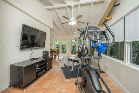 House in Miami, Florida 4 bedrooms, 305.65 sq.m. № 1741365 - photo 7
