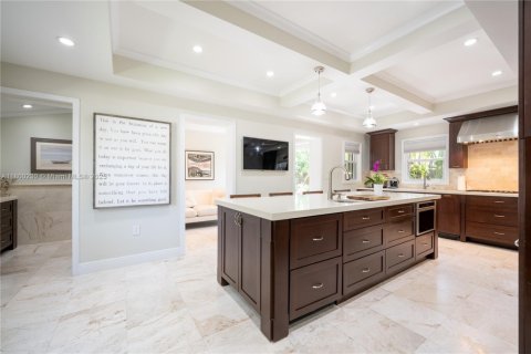 House in Miami, Florida 4 bedrooms, 305.65 sq.m. № 1741365 - photo 10
