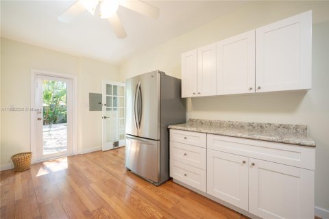 House in Miami, Florida 4 bedrooms, 305.65 sq.m. № 1741365 - photo 26