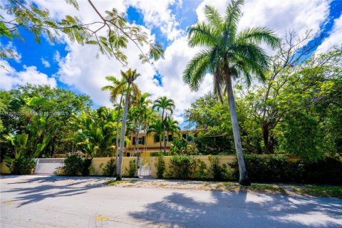 House in Miami, Florida 4 bedrooms, 305.65 sq.m. № 1741365 - photo 1