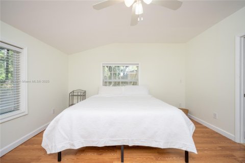 House in Miami, Florida 4 bedrooms, 305.65 sq.m. № 1741365 - photo 27