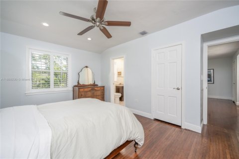 House in Miami, Florida 4 bedrooms, 305.65 sq.m. № 1741365 - photo 23