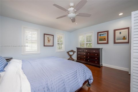 House in Miami, Florida 4 bedrooms, 305.65 sq.m. № 1741365 - photo 15