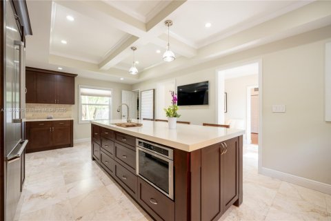 House in Miami, Florida 4 bedrooms, 305.65 sq.m. № 1741365 - photo 3