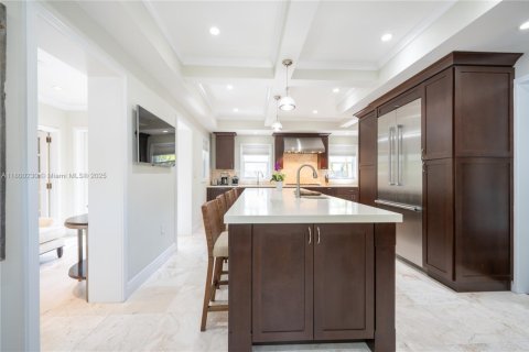 House in Miami, Florida 4 bedrooms, 305.65 sq.m. № 1741365 - photo 4