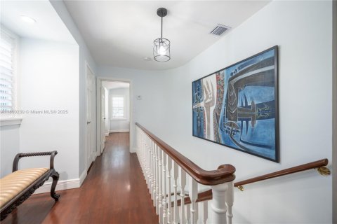 House in Miami, Florida 4 bedrooms, 305.65 sq.m. № 1741365 - photo 28