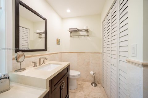 House in Miami, Florida 4 bedrooms, 305.65 sq.m. № 1741365 - photo 6