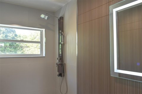 Casa en venta en Miami, Florida, 3 dormitorios, 157.93 m2 № 2000610 - foto 22