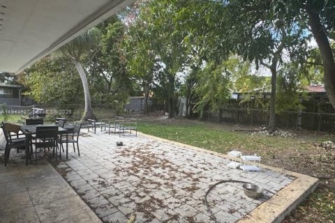 Casa en venta en Miami, Florida, 3 dormitorios, 157.93 m2 № 2000610 - foto 28