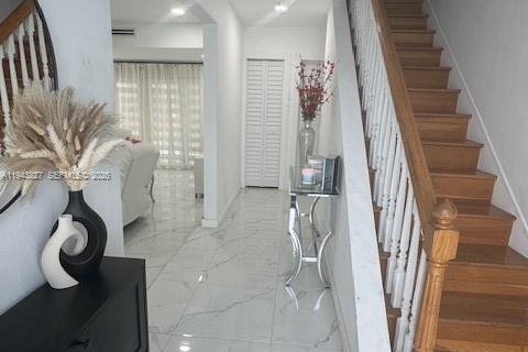 Casa en venta en Miami, Florida, 3 dormitorios, 157.93 m2 № 2000610 - foto 5