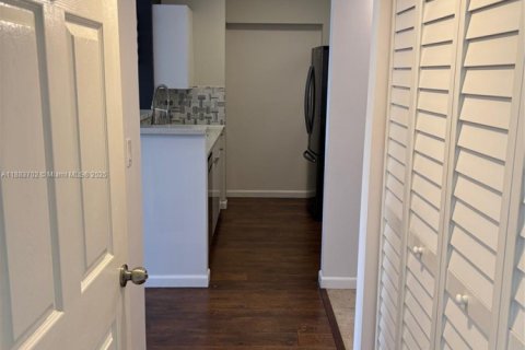 Condominio en venta en Hollywood, Florida, 1 dormitorio, 68.38 m2 № 1929860 - foto 14