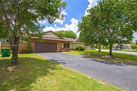 Villa ou maison à vendre à Tamarac, Floride: 3 chambres, 184.69 m2 № 1836206 - photo 1