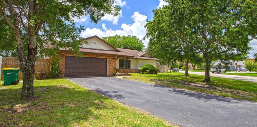 Villa ou maison à Tamarac, Floride 3 chambres, 184.69 m2 № 1836206