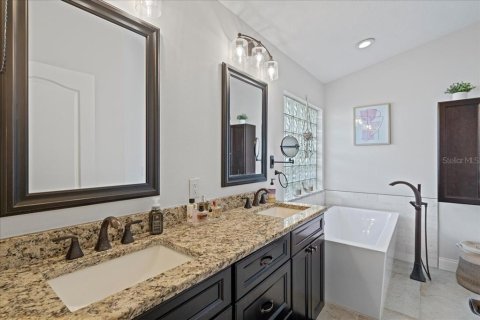 House in Tampa, Florida 3 bedrooms, 177.16 sq.m. № 1858250 - photo 22