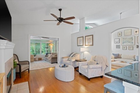 House in Tampa, Florida 3 bedrooms, 177.16 sq.m. № 1858250 - photo 14