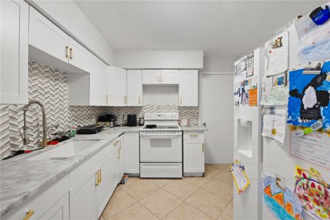 Casa en venta en Margate, Florida, 4 dormitorios, 137.96 m2 № 2168427 - foto 15