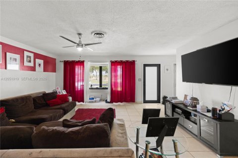 Casa en venta en Margate, Florida, 4 dormitorios, 137.96 m2 № 2168427 - foto 8