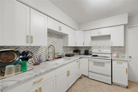 Casa en venta en Margate, Florida, 4 dormitorios, 137.96 m2 № 2168427 - foto 16
