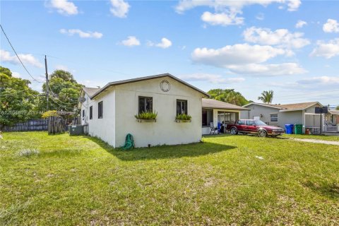 Casa en venta en Margate, Florida, 4 dormitorios, 137.96 m2 № 2168427 - foto 3