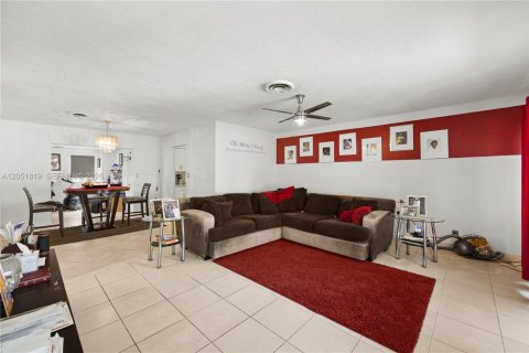 Casa en venta en Margate, Florida, 4 dormitorios, 137.96 m2 № 2168427 - foto 4