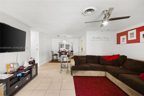 Casa en venta en Margate, Florida, 4 dormitorios, 137.96 m2 № 2168427 - foto 5