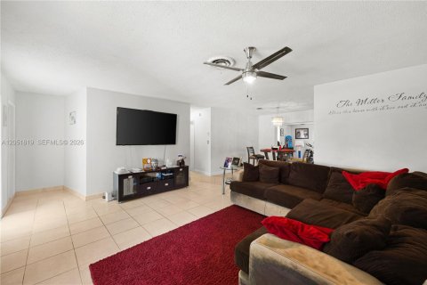 Casa en venta en Margate, Florida, 4 dormitorios, 137.96 m2 № 2168427 - foto 7