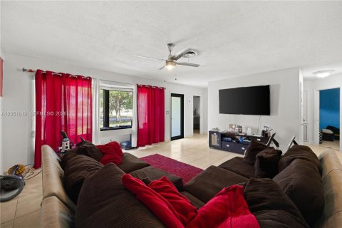 Casa en venta en Margate, Florida, 4 dormitorios, 137.96 m2 № 2168427 - foto 6