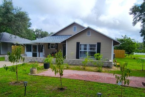 Casa en Groveland, Florida 3 dormitorios, 125.98 m2 № 2364328