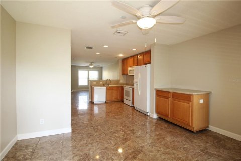Touwnhouse à louer à Bradenton, Floride: 2 chambres, 101.45 m2 № 2107545 - photo 4