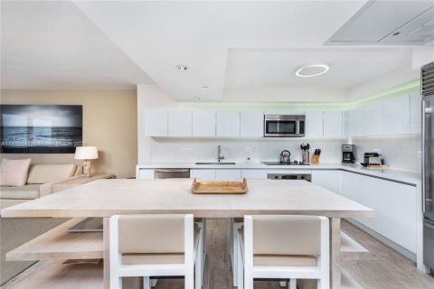 Condo in Miami Beach, Florida, 1 bedroom  № 2022984 - photo 13
