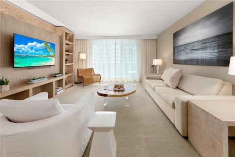 Condo in Miami Beach, Florida, 1 bedroom  № 2022984 - photo 18