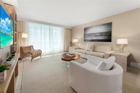 Condo in Miami Beach, Florida, 1 bedroom  № 2022984 - photo 17