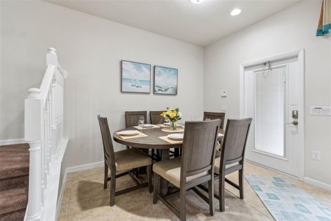 Townhouse in Kissimmee, Florida 5 bedrooms, 210.24 sq.m. № 2103916 - photo 5