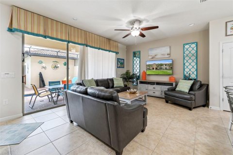 Townhouse in Kissimmee, Florida 5 bedrooms, 210.24 sq.m. № 2103916 - photo 4