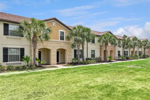 Townhouse in Kissimmee, Florida 5 bedrooms, 210.24 sq.m. № 2103916 - photo 2