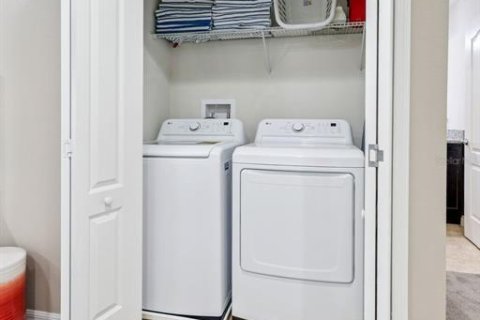 Townhouse in Kissimmee, Florida 5 bedrooms, 210.24 sq.m. № 2103916 - photo 26