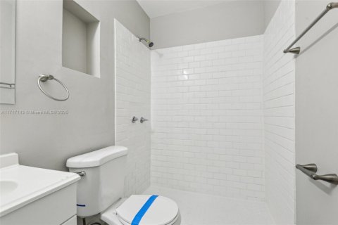 House in Fort Lauderdale, Florida 2 bedrooms, 74.32 sq.m. № 1488536 - photo 29