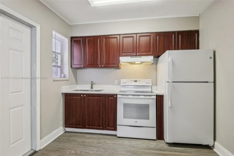 House in Fort Lauderdale, Florida 2 bedrooms, 74.32 sq.m. № 1488536 - photo 12