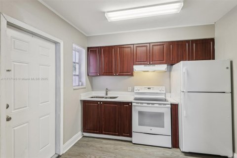 House in Fort Lauderdale, Florida 2 bedrooms, 74.32 sq.m. № 1488536 - photo 14