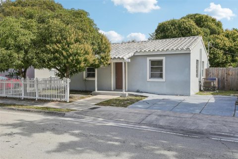 House in Fort Lauderdale, Florida 2 bedrooms, 74.32 sq.m. № 1488536 - photo 3