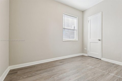 House in Fort Lauderdale, Florida 2 bedrooms, 74.32 sq.m. № 1488536 - photo 21