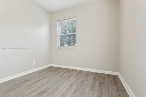 House in Fort Lauderdale, Florida 2 bedrooms, 74.32 sq.m. № 1488536 - photo 27