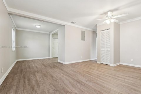House in Fort Lauderdale, Florida 2 bedrooms, 74.32 sq.m. № 1488536 - photo 9