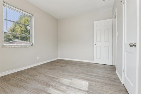 House in Fort Lauderdale, Florida 2 bedrooms, 74.32 sq.m. № 1488536 - photo 25