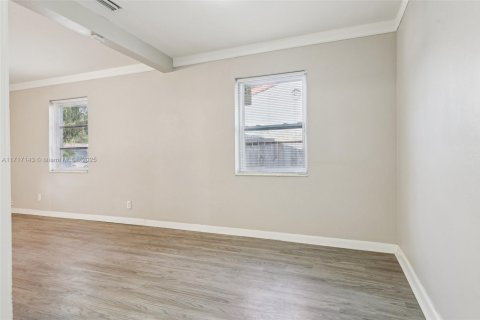 House in Fort Lauderdale, Florida 2 bedrooms, 74.32 sq.m. № 1488536 - photo 18