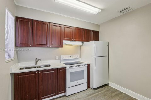 House in Fort Lauderdale, Florida 2 bedrooms, 74.32 sq.m. № 1488536 - photo 13