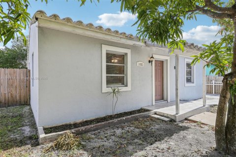 House in Fort Lauderdale, Florida 2 bedrooms, 74.32 sq.m. № 1488536 - photo 5