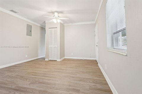 House in Fort Lauderdale, Florida 2 bedrooms, 74.32 sq.m. № 1488536 - photo 8