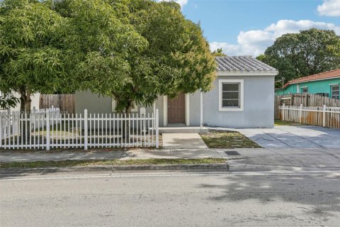 House in Fort Lauderdale, Florida 2 bedrooms, 74.32 sq.m. № 1488536 - photo 1