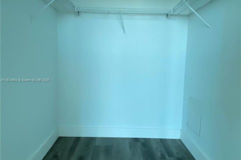 Condo in Miami, Florida, 1 bedroom  № 1925824 - photo 11